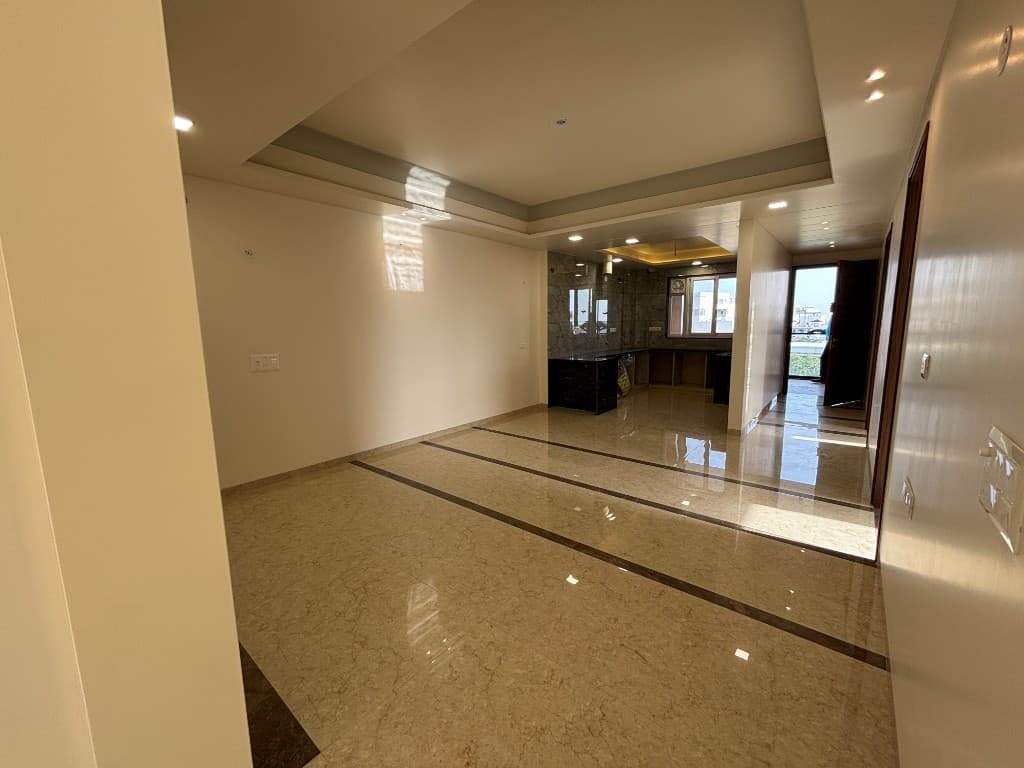 Spacious 3 BHK With Italian Marble & Open Kitchen